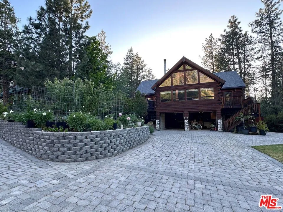 490 Lark Road Wrightwood, CA 92397
