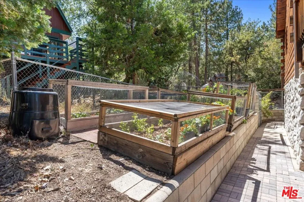 490 Lark Road Wrightwood, CA 92397