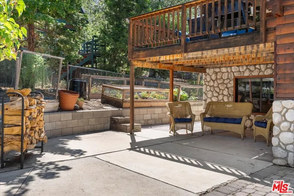 490 Lark Road Wrightwood, CA 92397