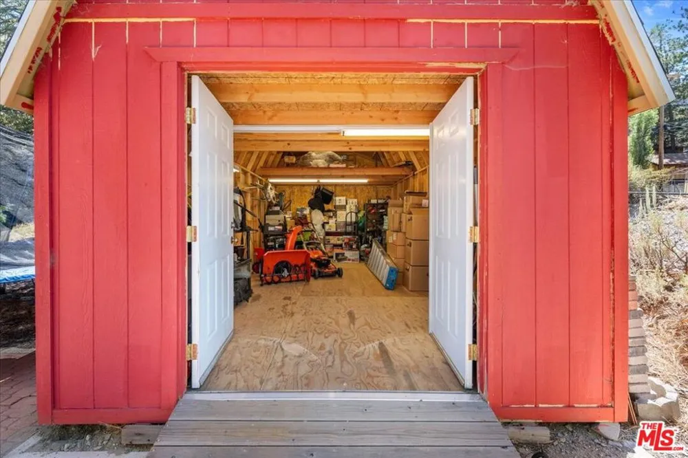 490 Lark Road Wrightwood, CA 92397