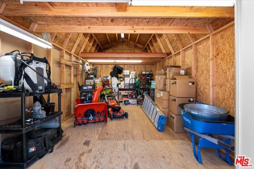 490 Lark Road Wrightwood, CA 92397
