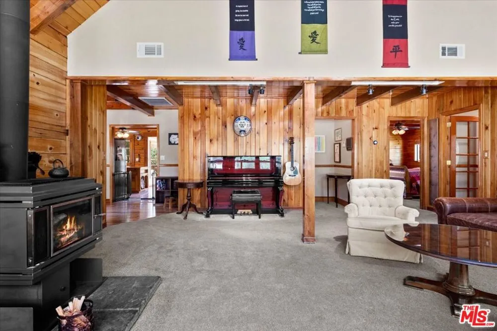 490 Lark Road Wrightwood, CA 92397