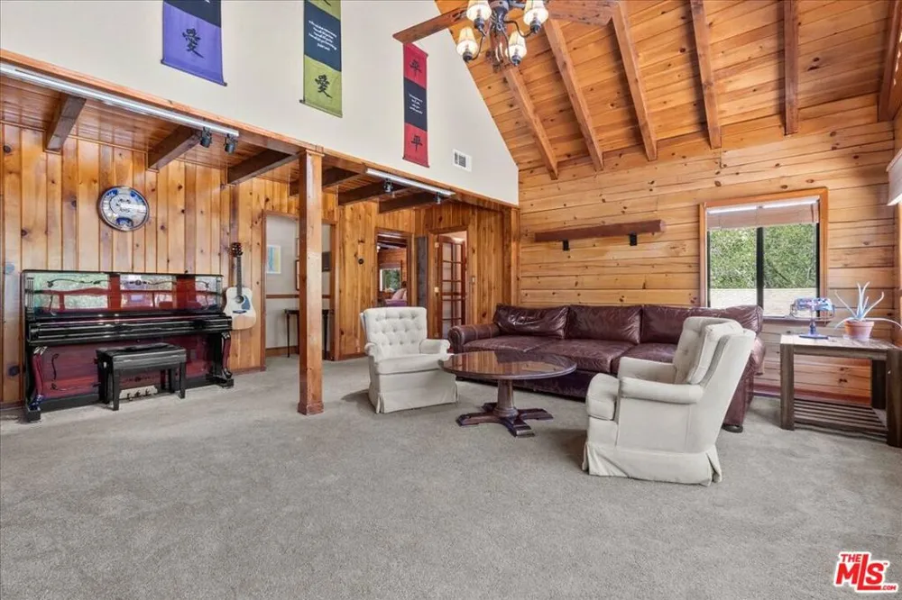 490 Lark Road Wrightwood, CA 92397