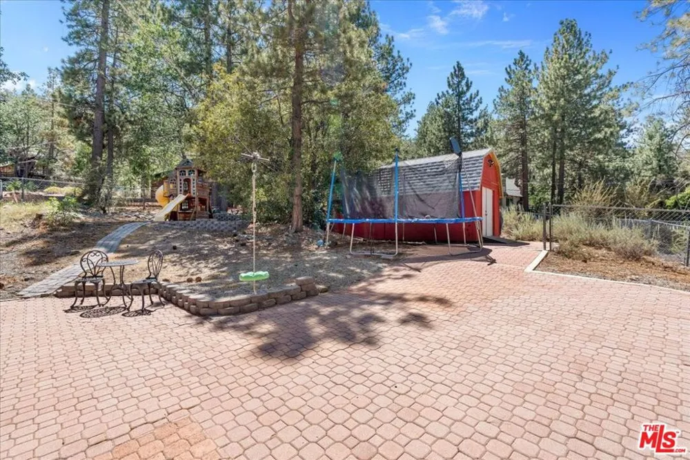 490 Lark Road Wrightwood, CA 92397