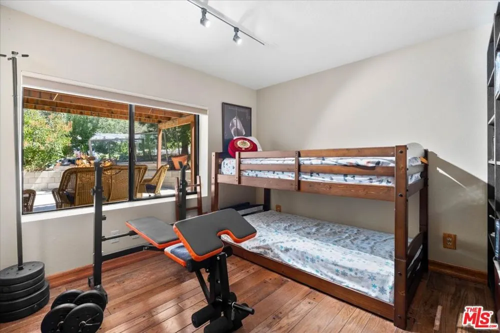490 Lark Road Wrightwood, CA 92397