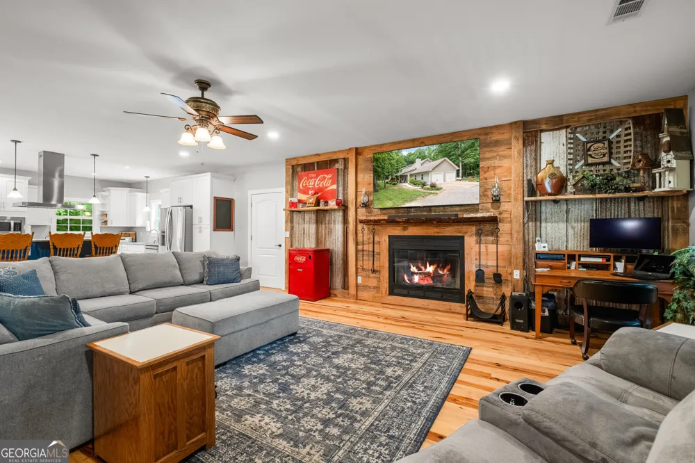 3900 County Road 15 Gaylesville, AL 35973