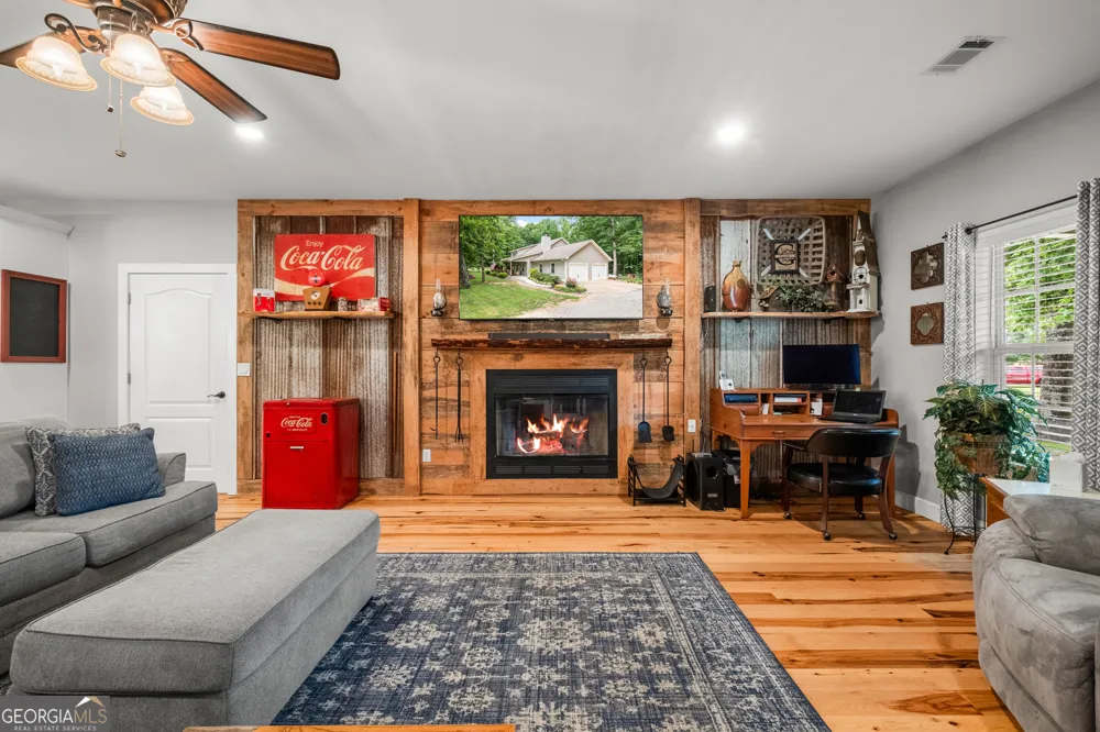 3900 County Road 15 Gaylesville, AL 35973