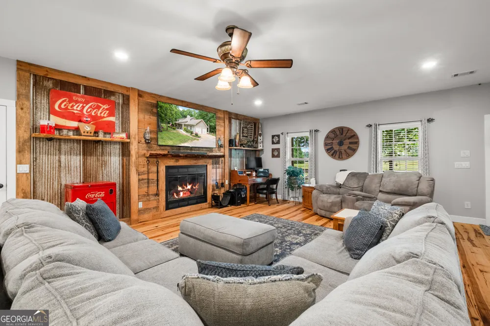 3900 County Road 15 Gaylesville, AL 35973