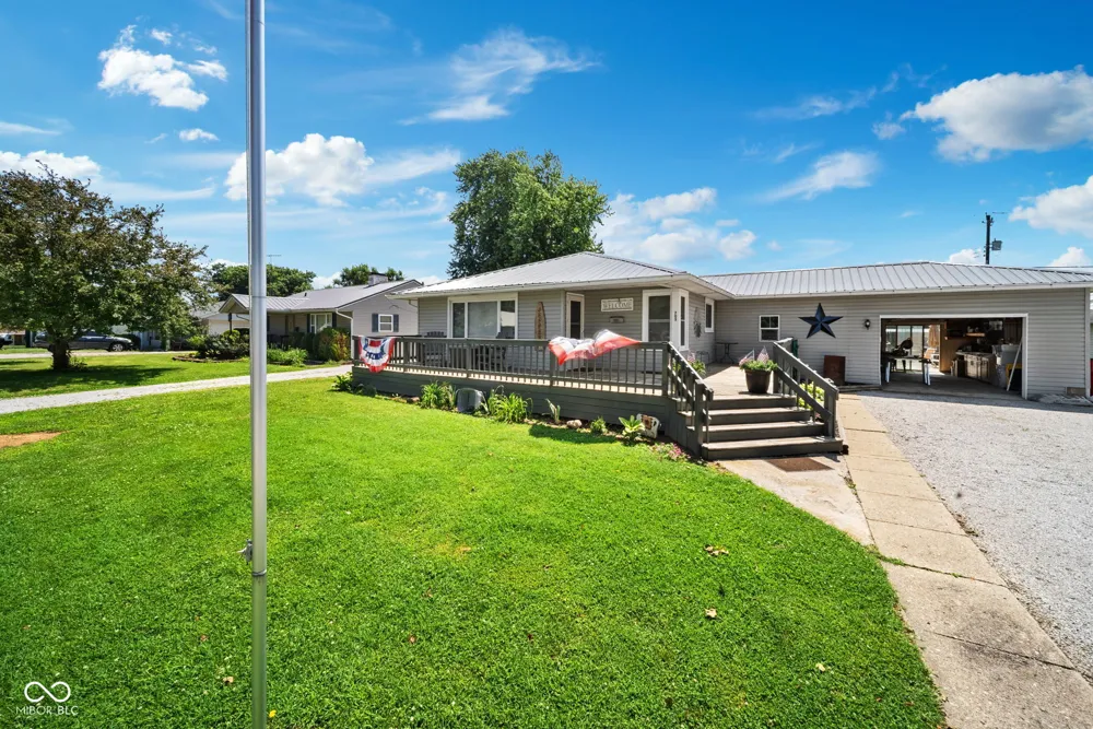 705 Maple Rockville, IN 47872