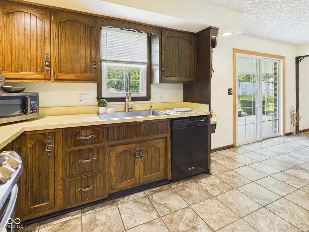 186 E Gay Drive Alexandria, IN 46001