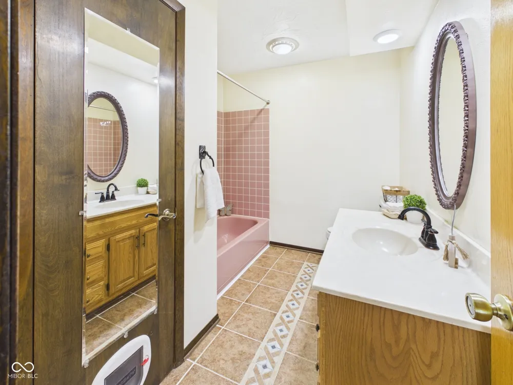 186 E Gay Drive Alexandria, IN 46001