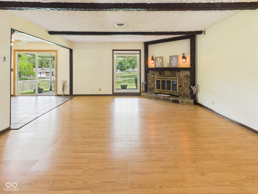 186 E Gay Drive Alexandria, IN 46001
