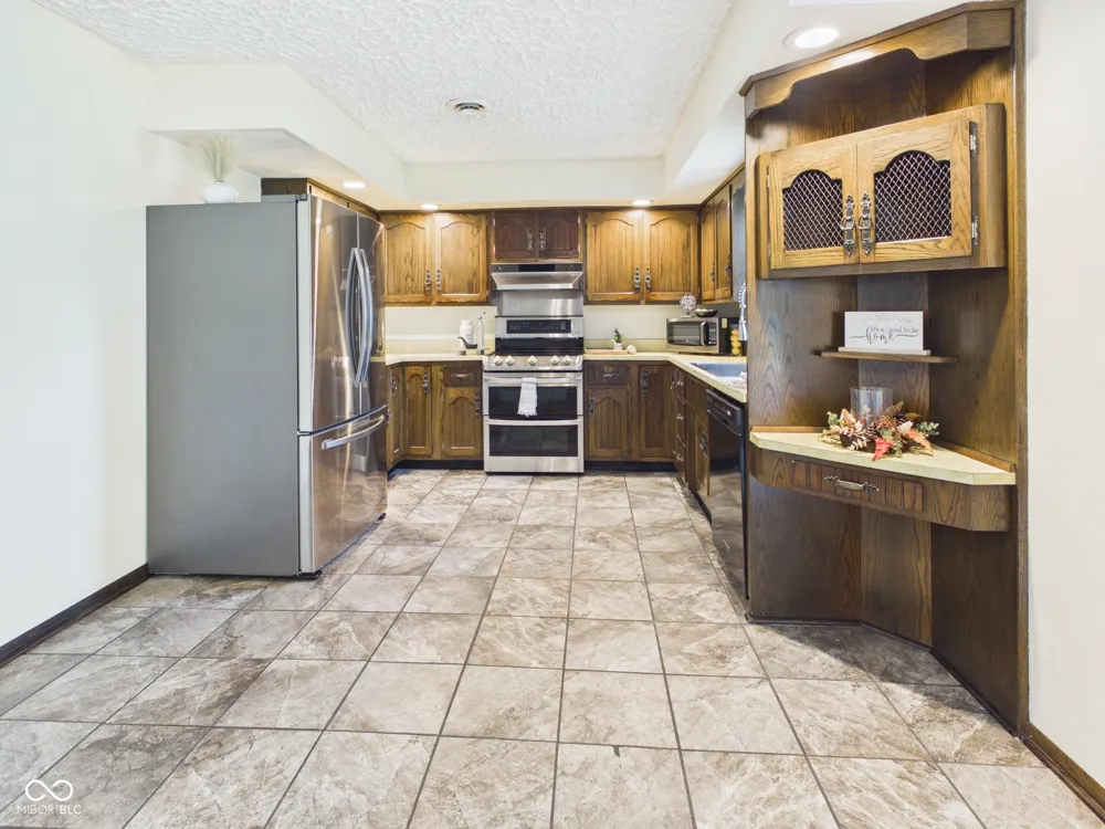 186 E Gay Drive Alexandria, IN 46001