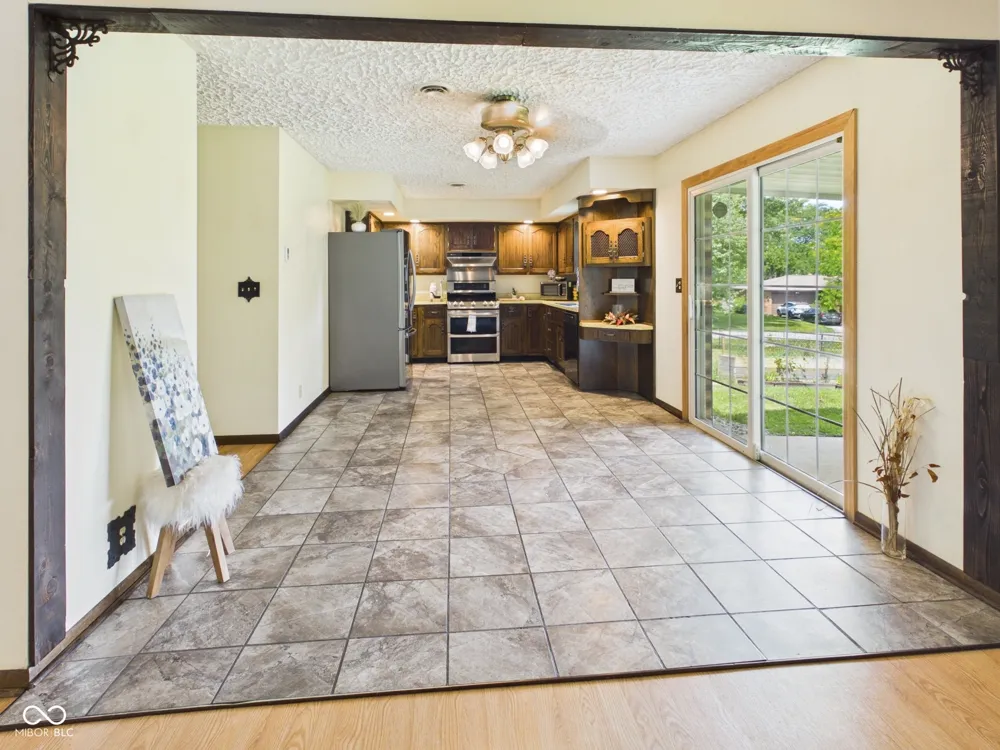 186 E Gay Drive Alexandria, IN 46001