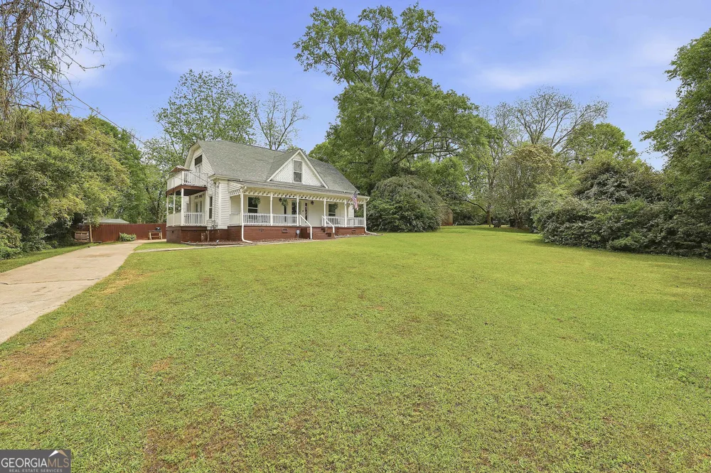21 Smith ST Grantville, GA 30220
