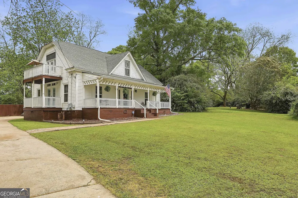 21 Smith ST Grantville, GA 30220