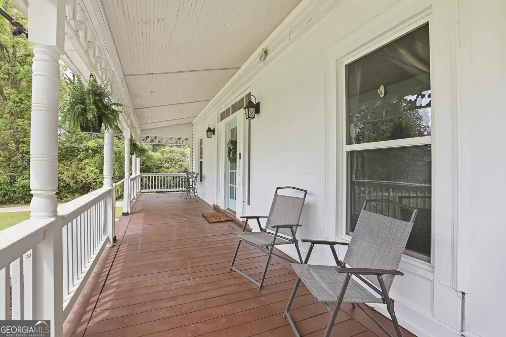21 Smith ST Grantville, GA 30220