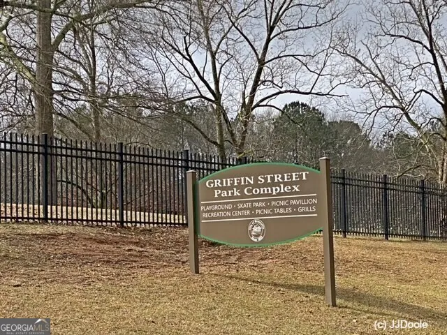 21 Smith ST Grantville, GA 30220