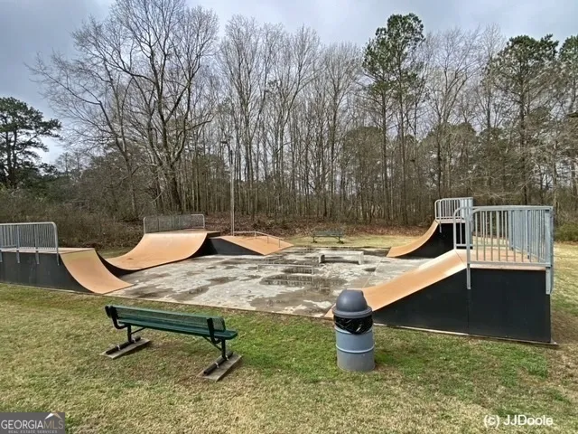 21 Smith ST Grantville, GA 30220