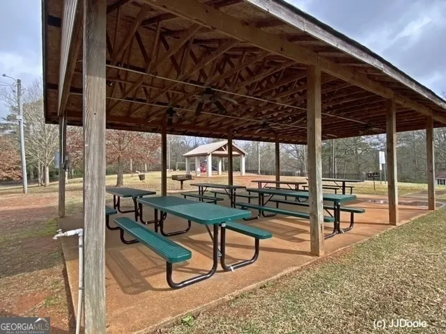 21 Smith ST Grantville, GA 30220
