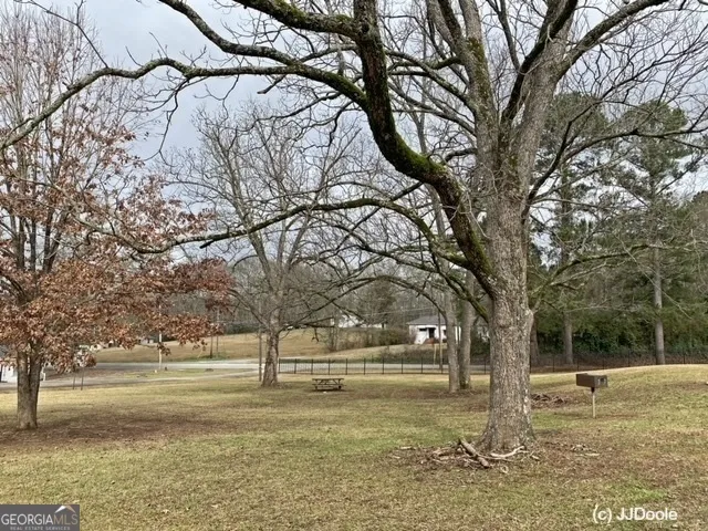 21 Smith ST Grantville, GA 30220
