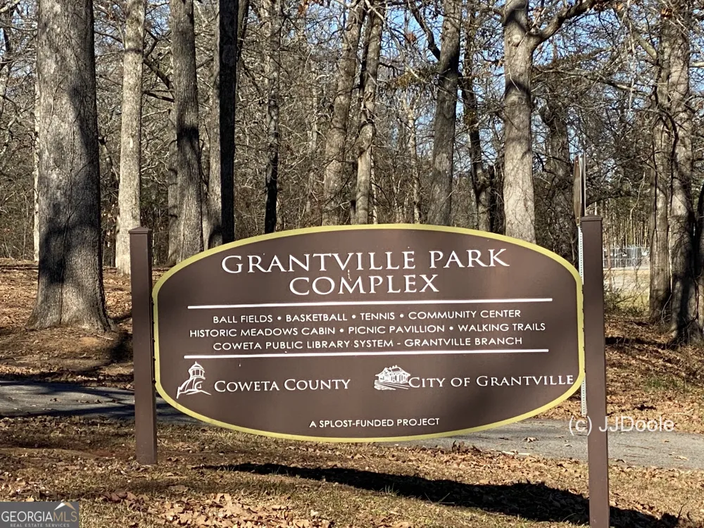 21 Smith ST Grantville, GA 30220