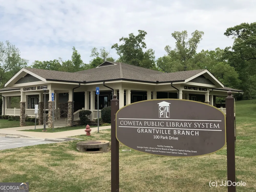 21 Smith ST Grantville, GA 30220