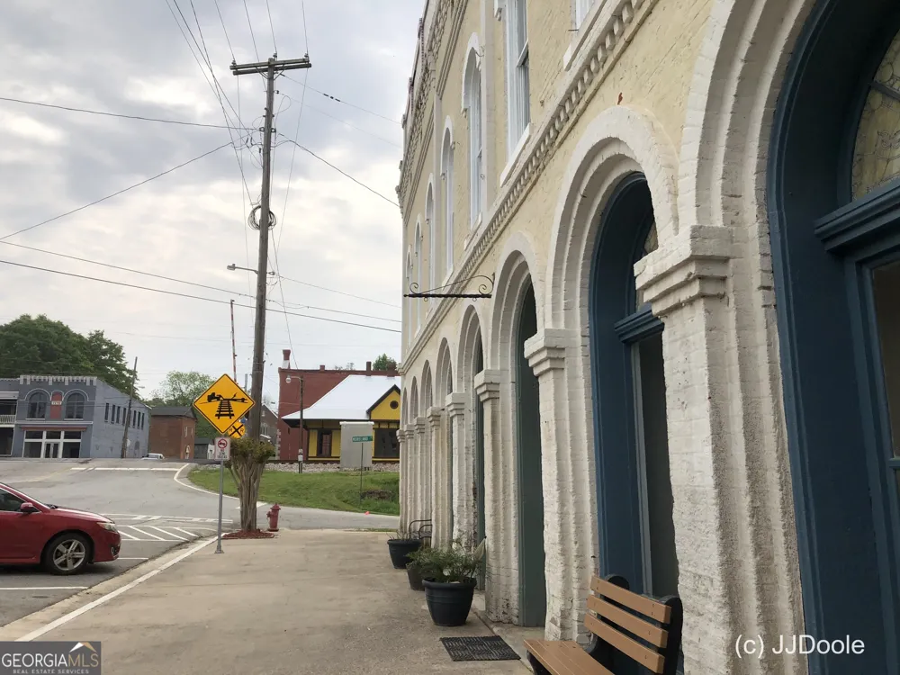 21 Smith ST Grantville, GA 30220
