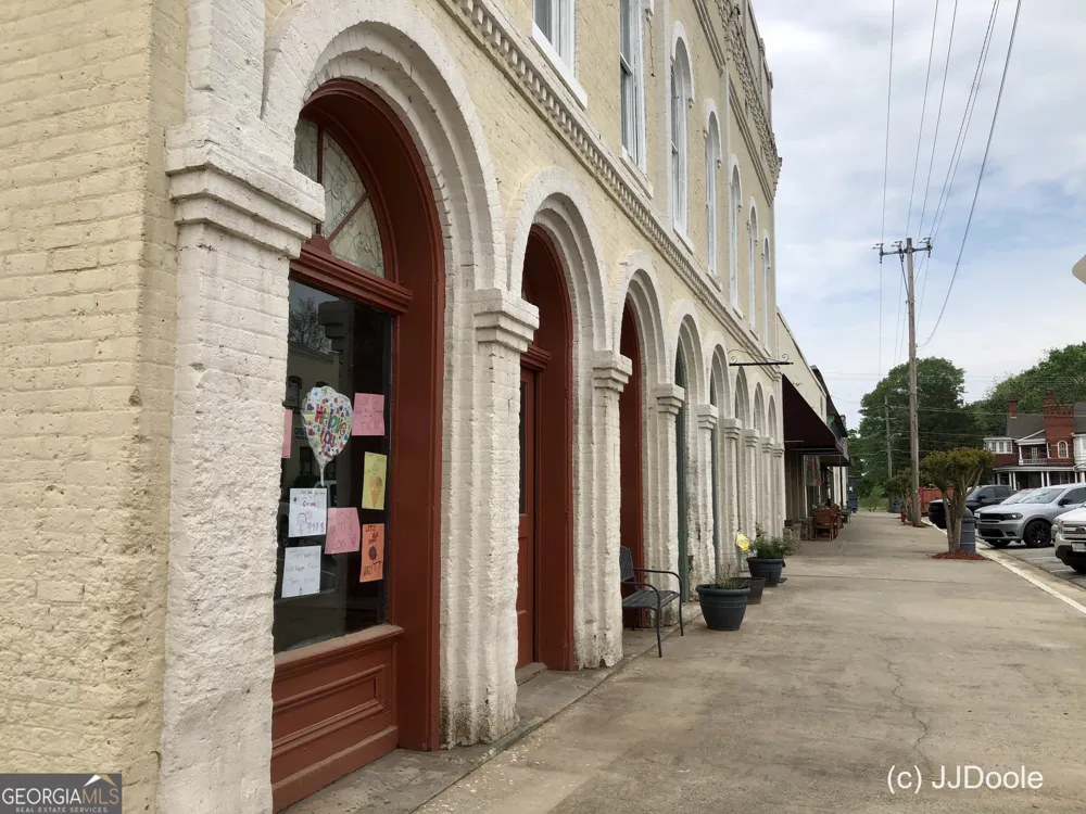 21 Smith ST Grantville, GA 30220