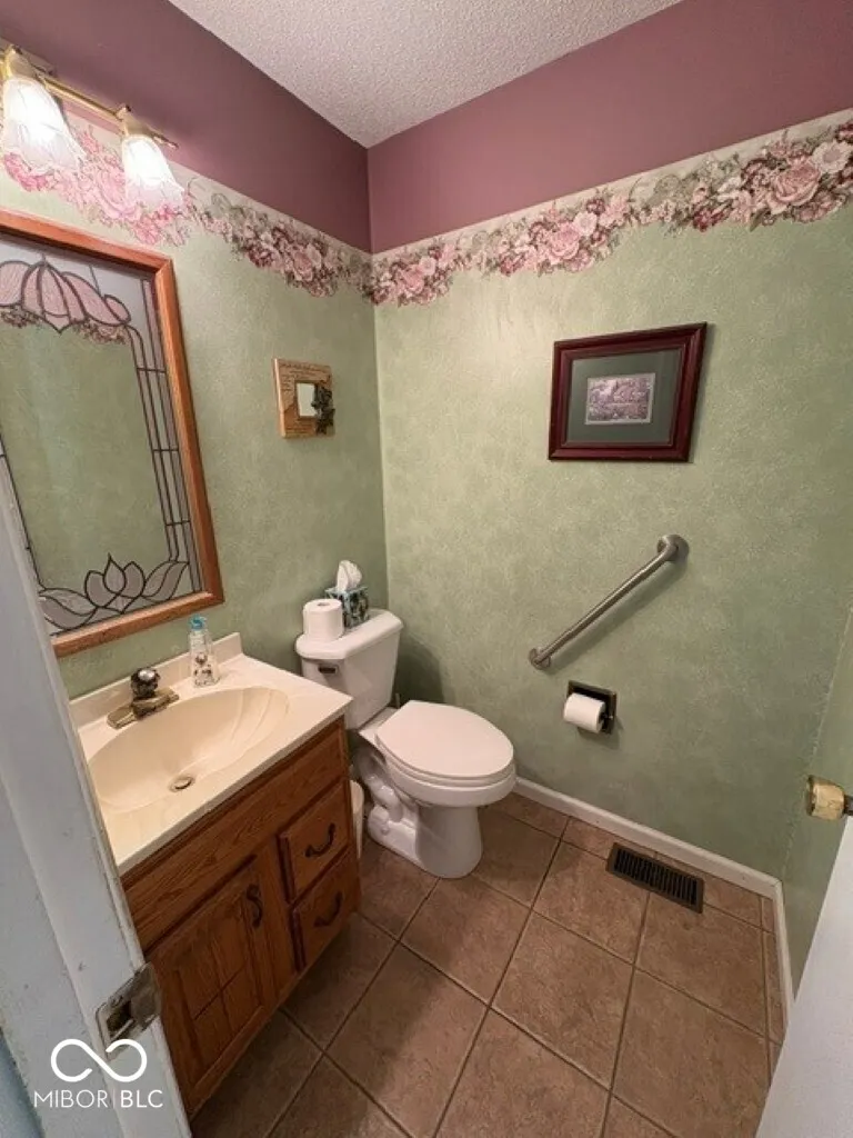 2204 Avalon Court Kokomo, IN 46902