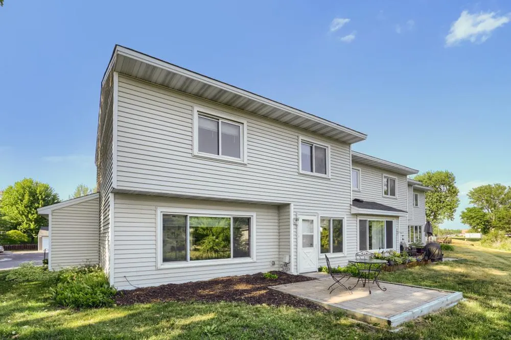 5918 Cahill Avenue Inver Grove Heights, MN 55076