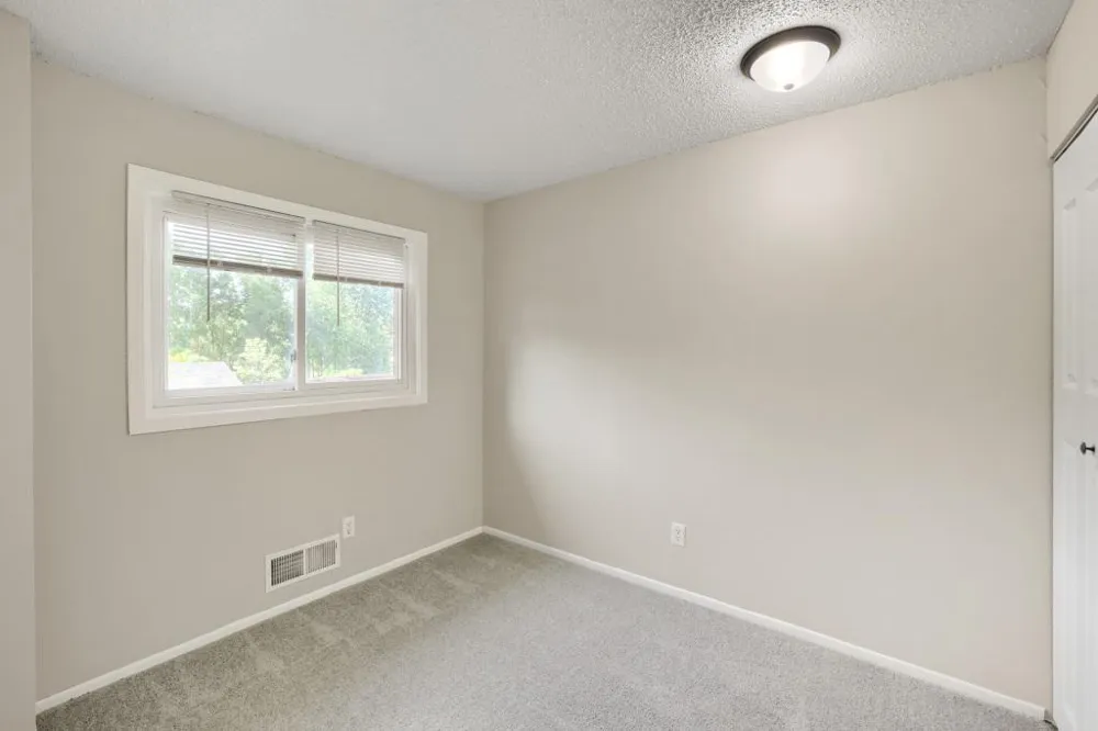 5918 Cahill Avenue Inver Grove Heights, MN 55076