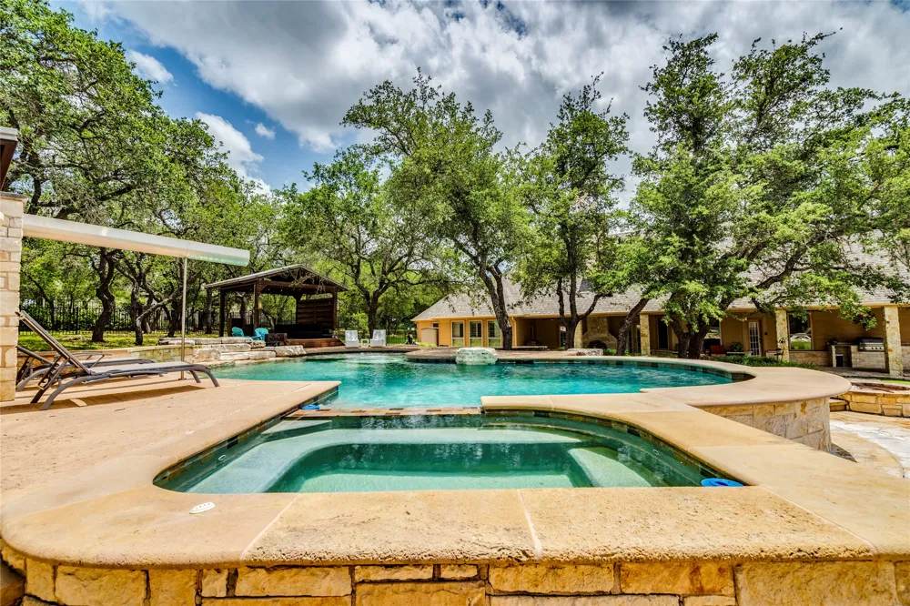 530 Woodland Drive Driftwood, TX 78619