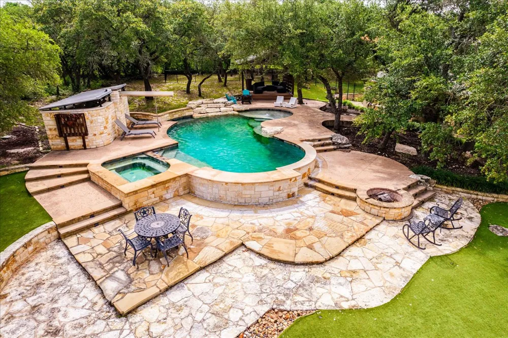 530 Woodland Drive Driftwood, TX 78619