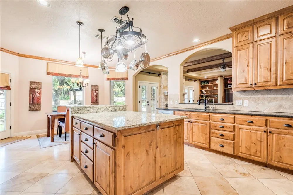 530 Woodland Drive Driftwood, TX 78619