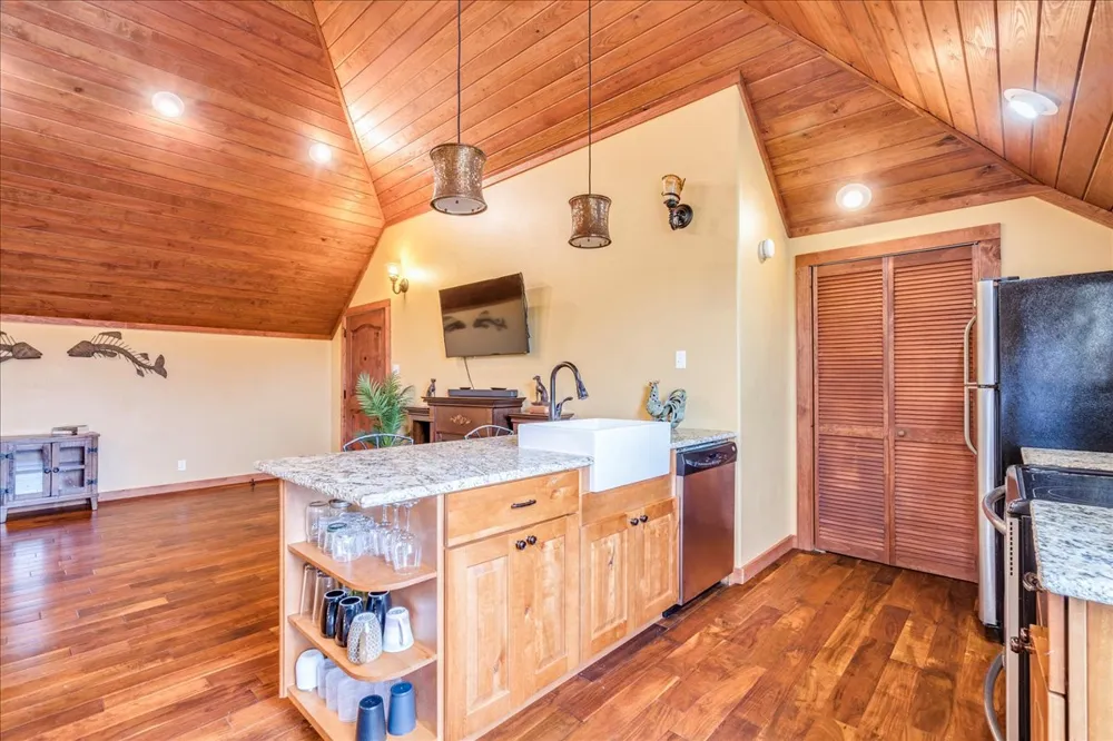 530 Woodland Drive Driftwood, TX 78619