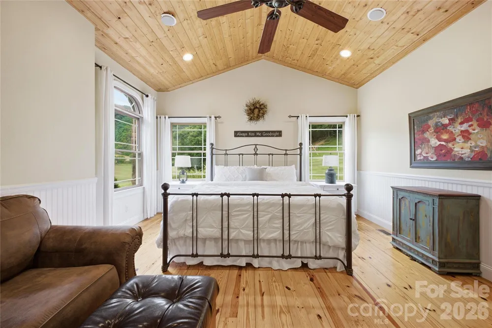 227 Black Bear Cove Clyde, NC 28721