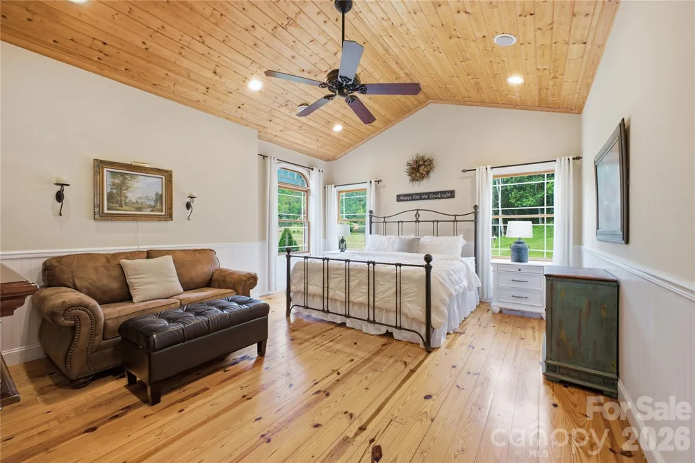 227 Black Bear Cove Clyde, NC 28721