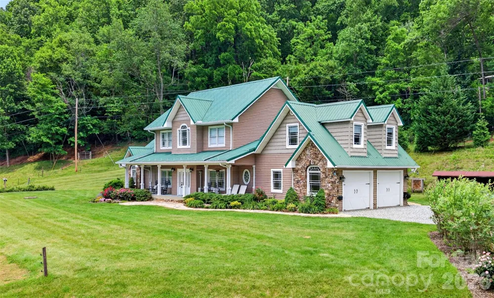 227 Black Bear Cove Clyde, NC 28721