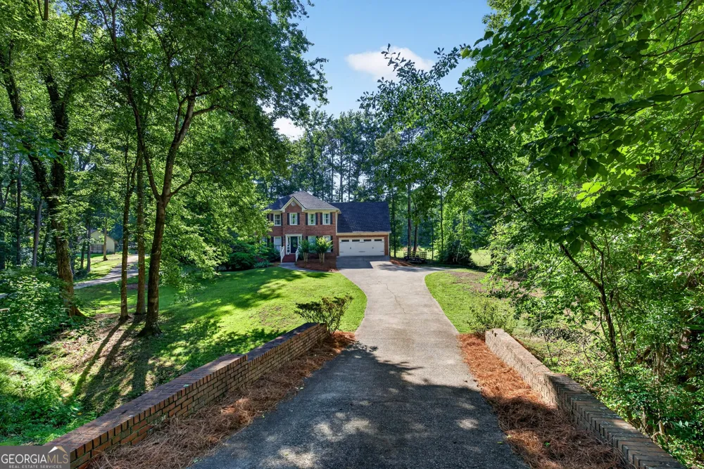 135 Crimson RDG Tyrone, GA 30290