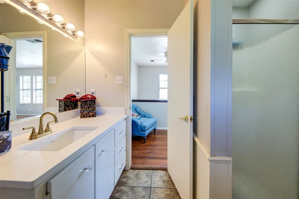 402 Aqua Way Lake Bridgeport, TX 76426