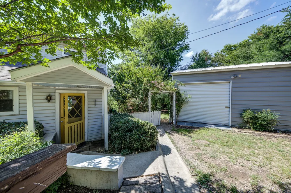 402 Aqua Way Lake Bridgeport, TX 76426