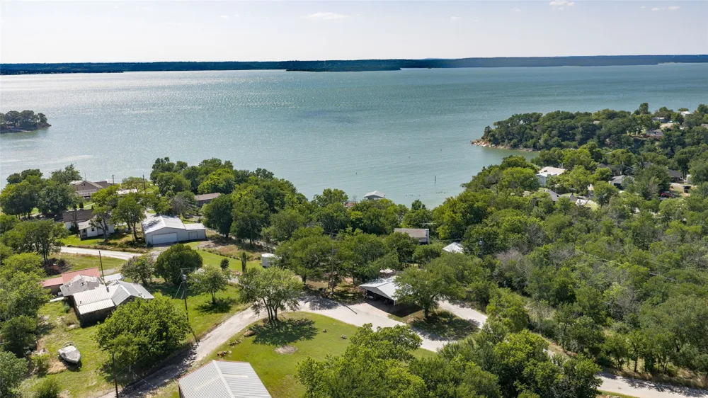 402 Aqua Way Lake Bridgeport, TX 76426