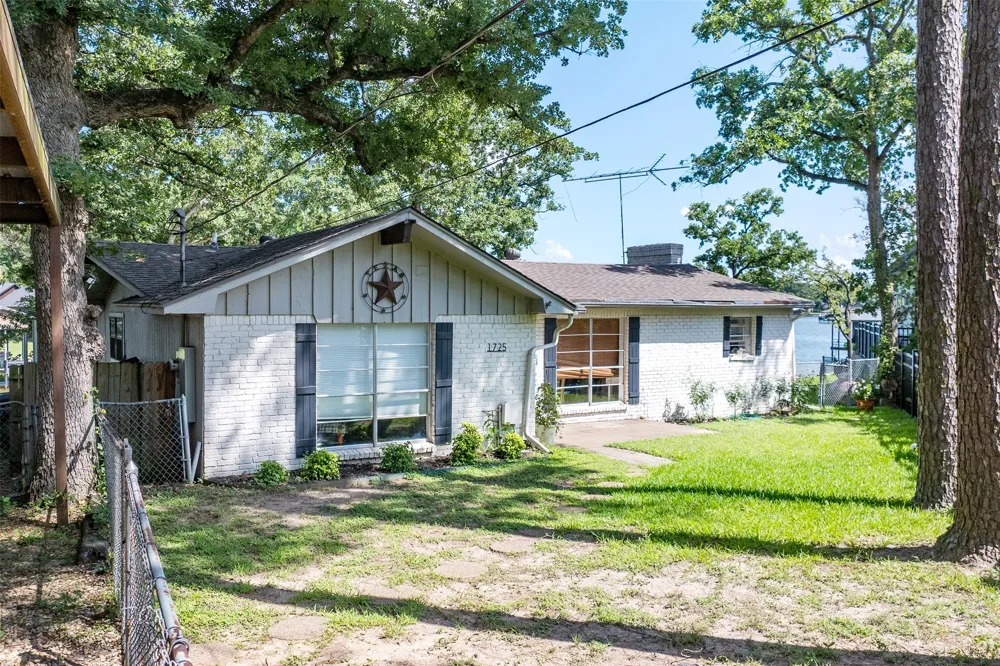 1725 Oak Shore Drive Tool, TX 75143