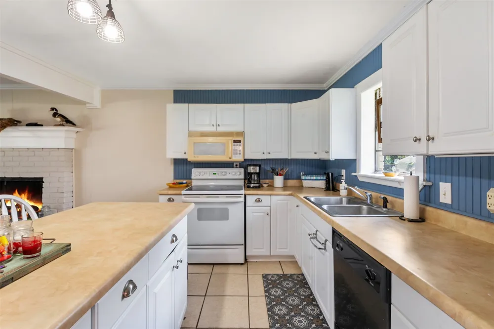 1725 Oak Shore Drive Tool, TX 75143