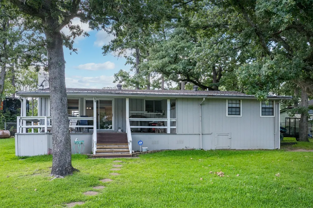 1725 Oak Shore Drive Tool, TX 75143