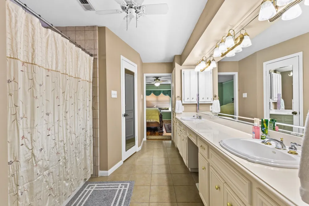 5602 Fountainbridge Ln Houston, TX 77069