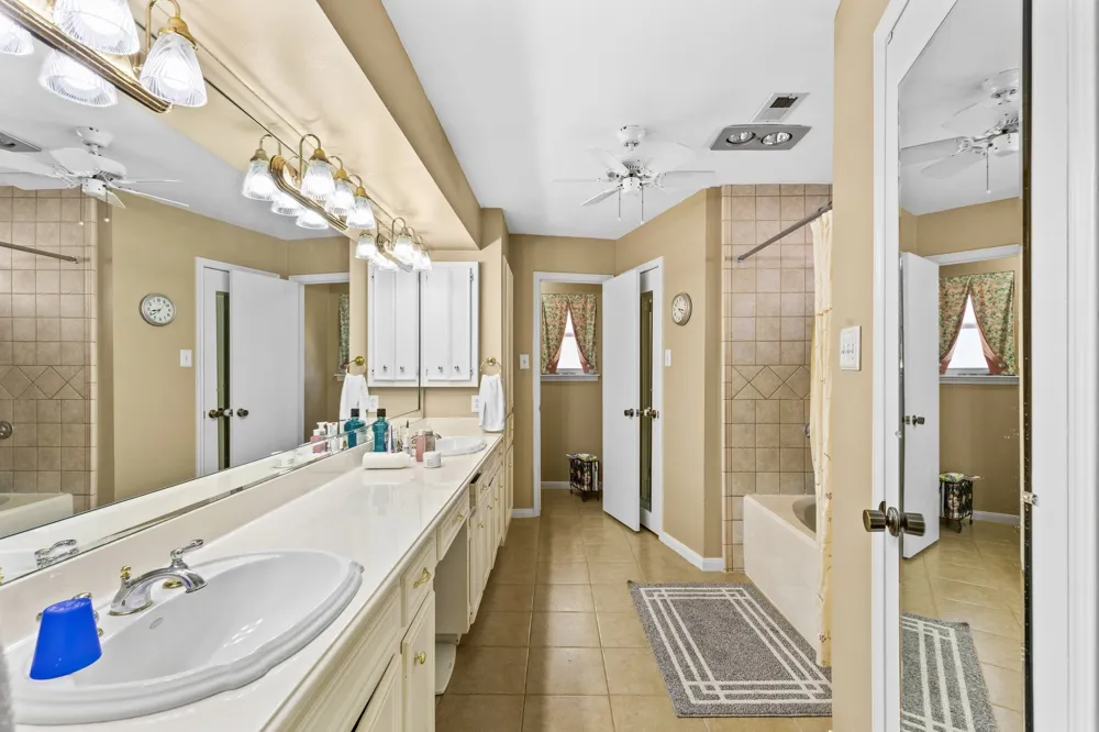 5602 Fountainbridge Ln Houston, TX 77069