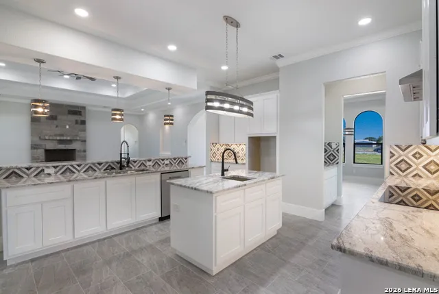 252 Venado Oaks Castroville, TX 78009