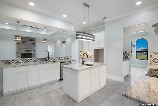 252 Venado Oaks Castroville, TX 78009